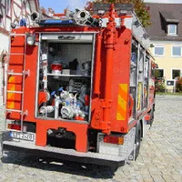 hlf16_02.gif